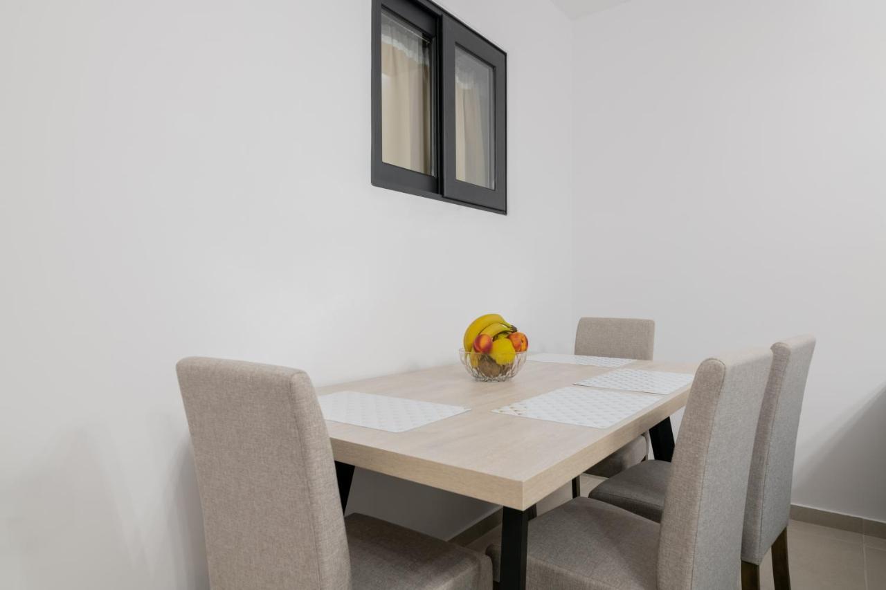 Apartment Ervin's By 